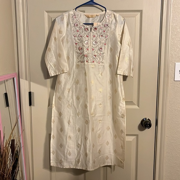 Fusion fancy floral embroidered kurta. NWT - Picture 2 of 8